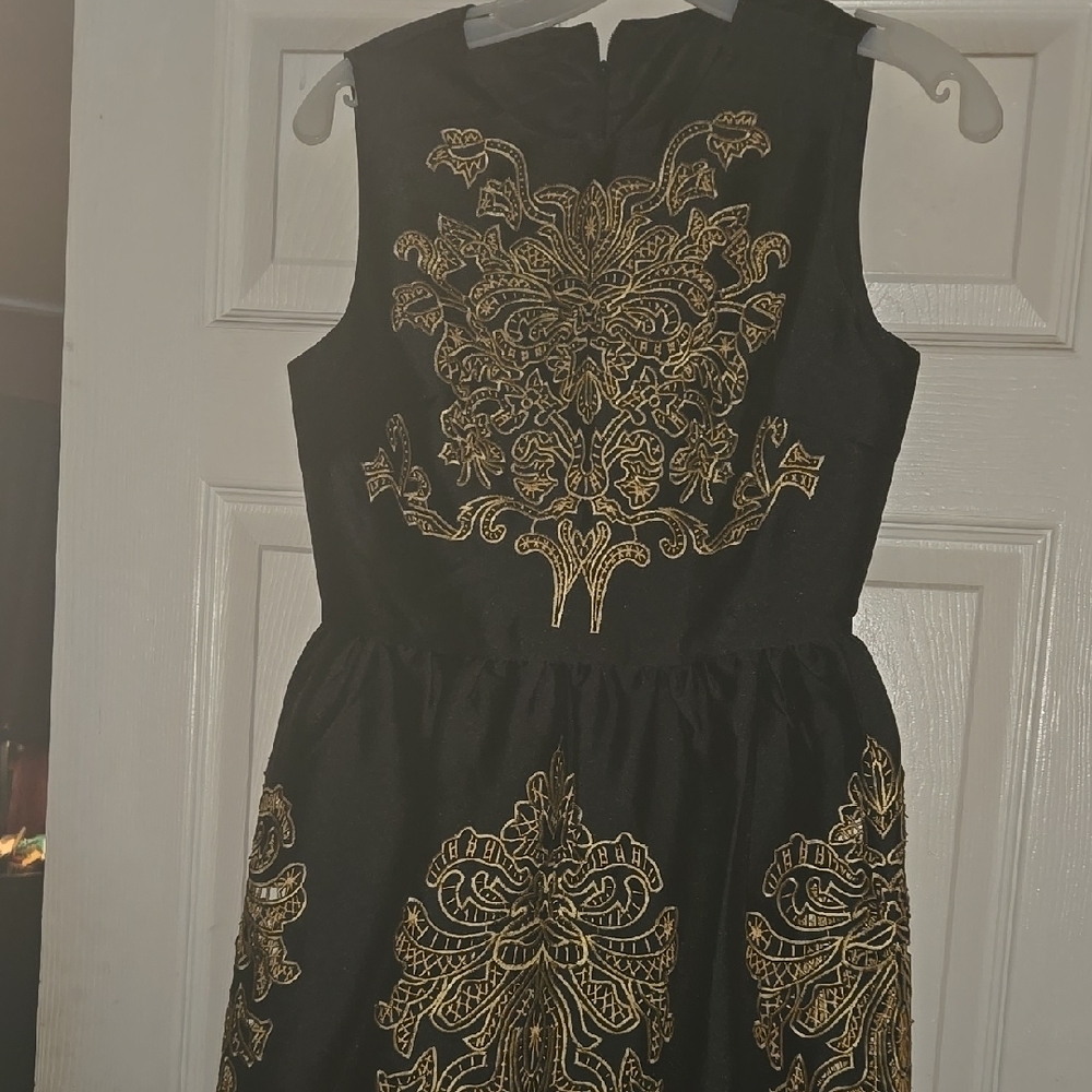 BURRYCO Gold and Black Sleeveless Midi Dress